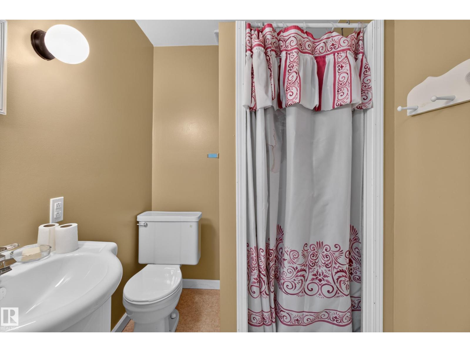 5116 52 Ave - 30