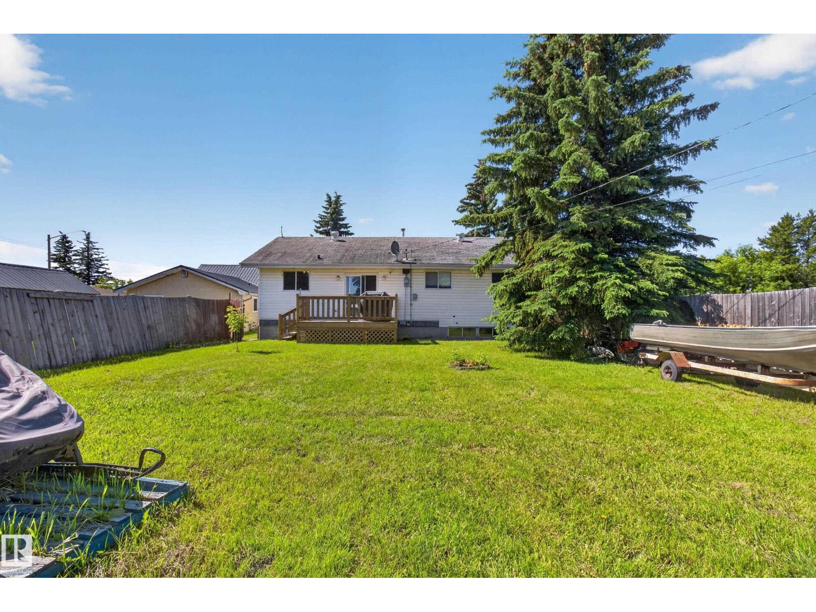 5116 52 Ave - 33