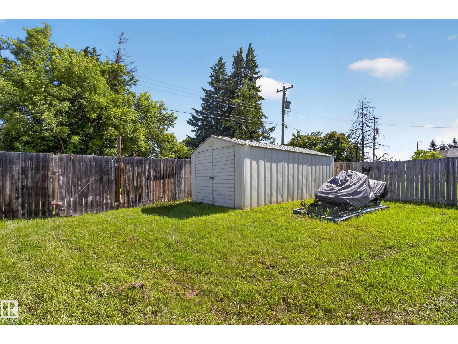 5116 52 Ave - 35
