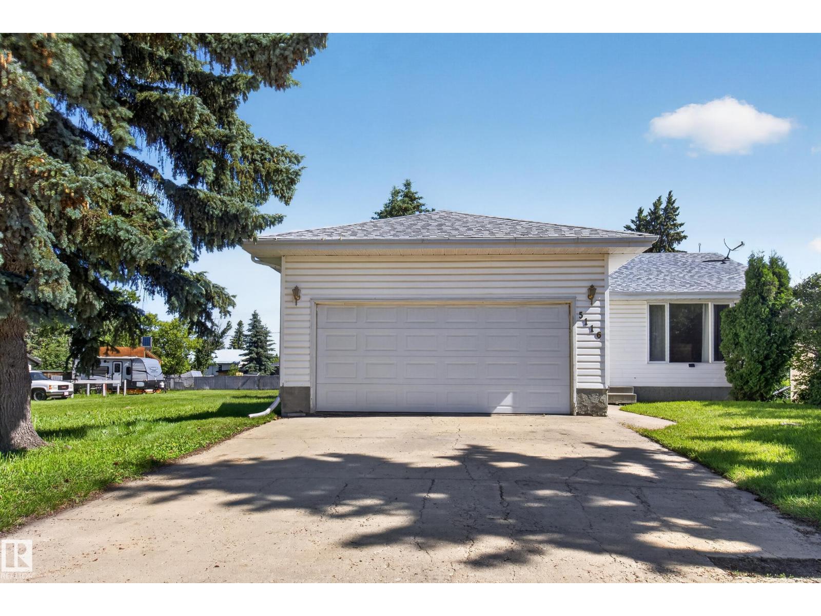 5116 52 Ave - 5