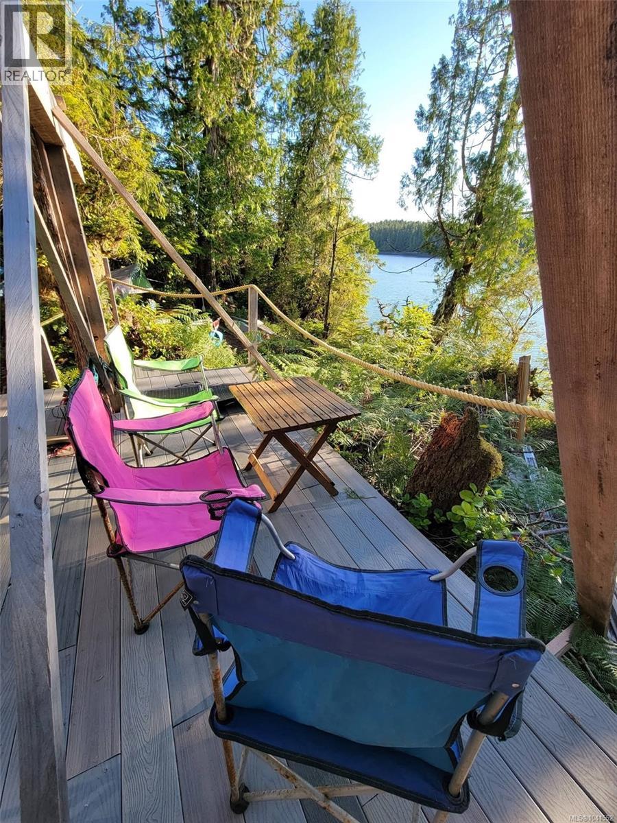 28 Hot Springs, Tofino