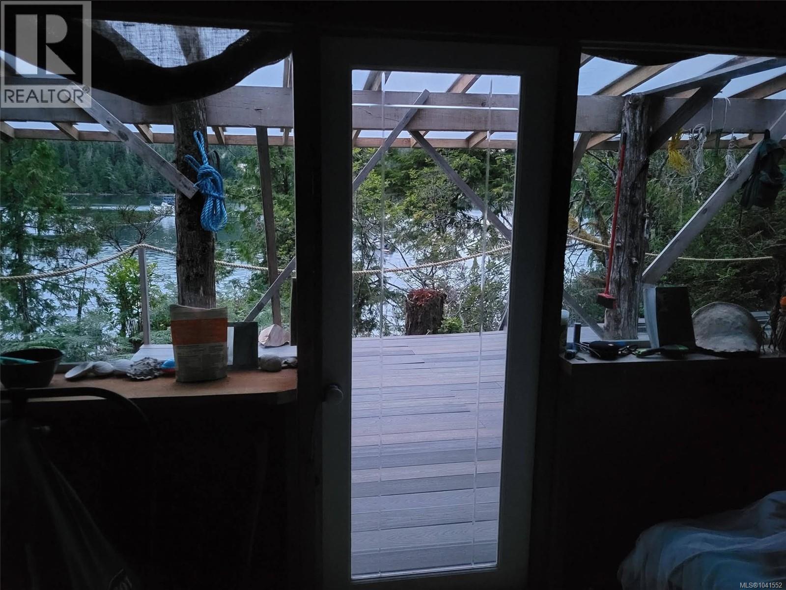 28 Hot Springs, Tofino