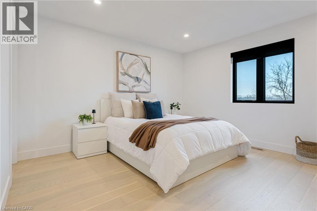 12 MACNEIL Court - 22