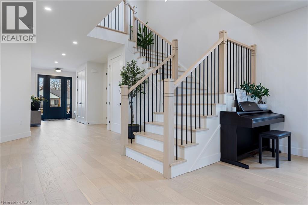 12 MACNEIL Court - 6