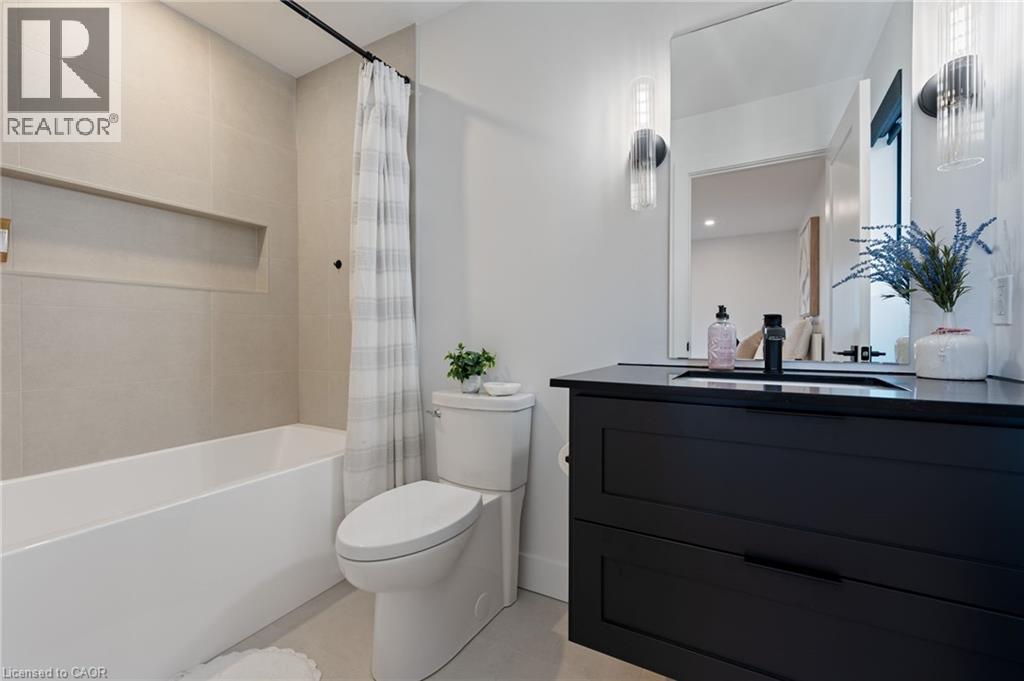 12 MACNEIL Court - 23