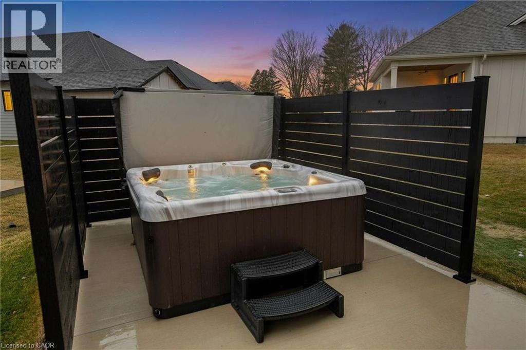 12 MACNEIL Court - 41