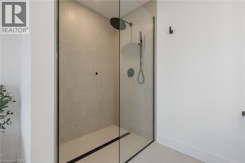 12 MACNEIL Court - 31