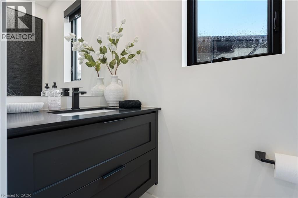 12 MACNEIL Court - 4