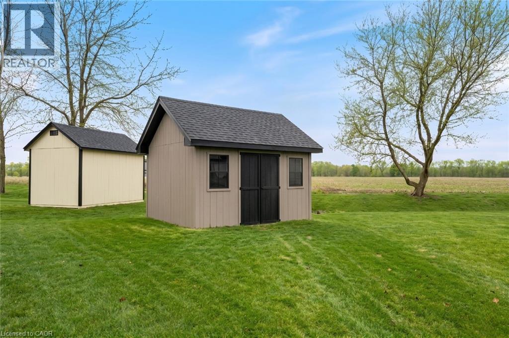 12 MACNEIL Court - 40