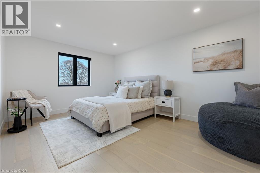 12 MACNEIL Court - 27