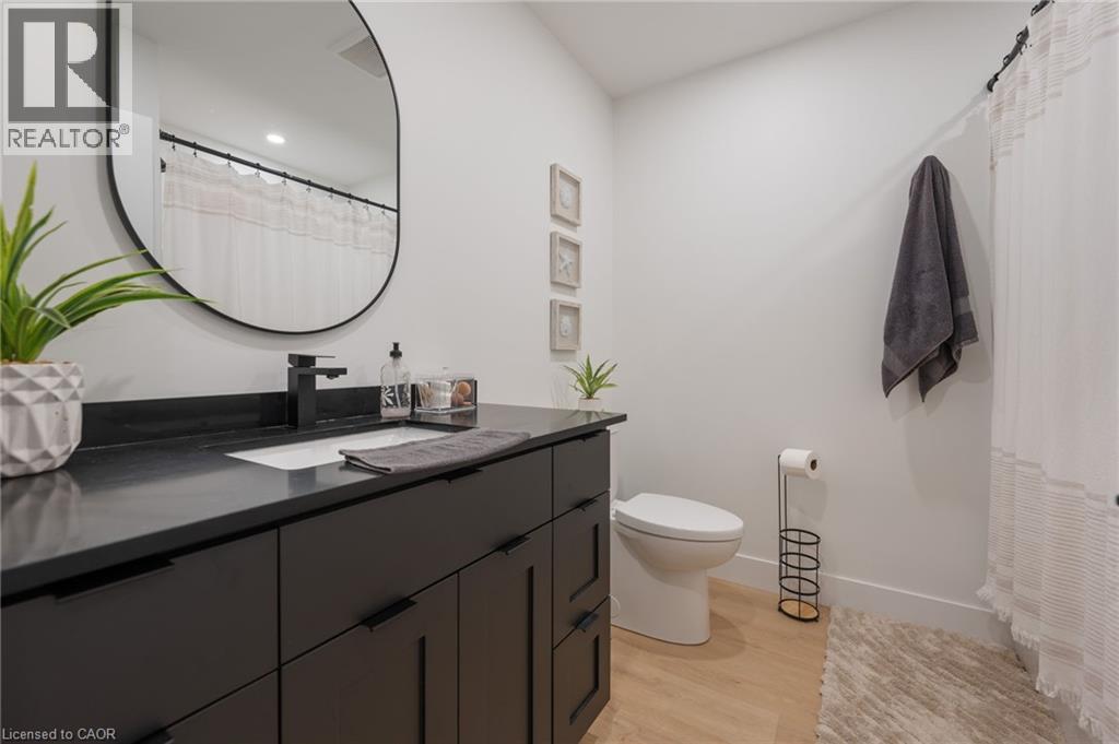 12 MACNEIL Court - 36