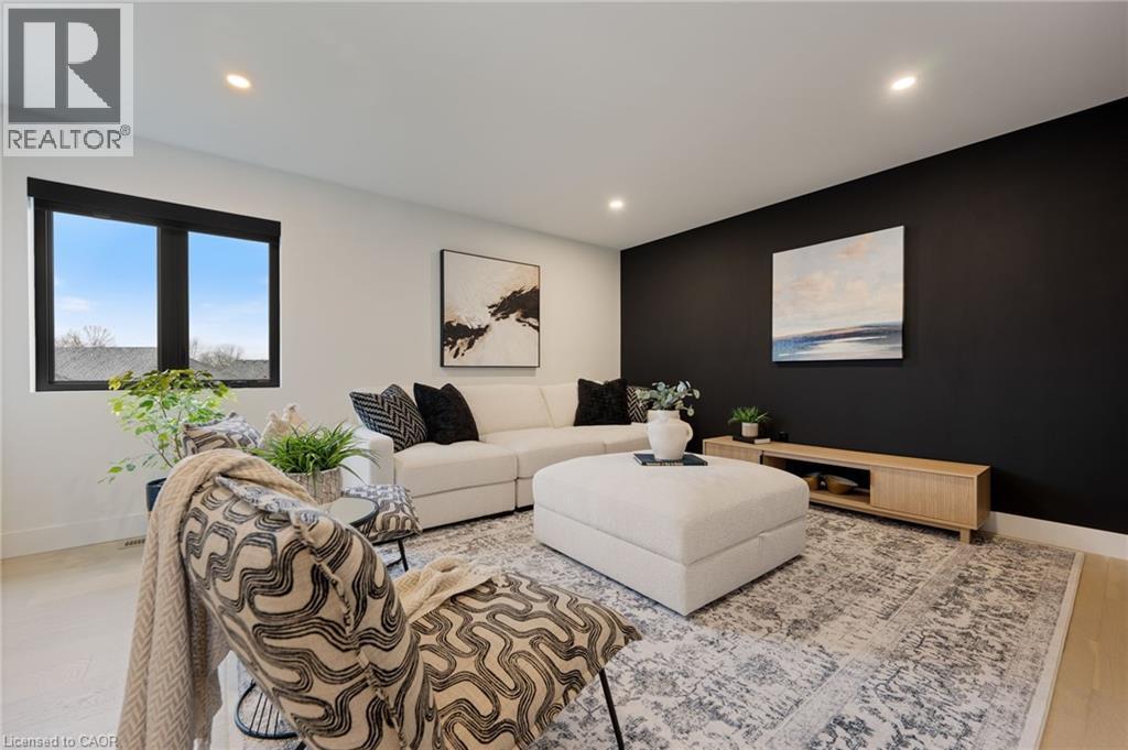 12 MACNEIL Court - 24