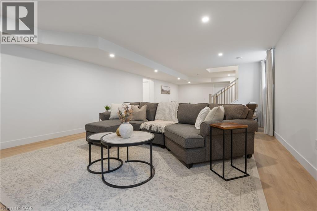 12 MACNEIL Court - 34
