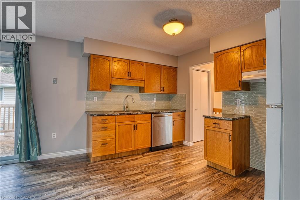 718 EDGAR Street W - 12