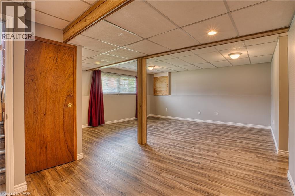 718 EDGAR Street W - 26
