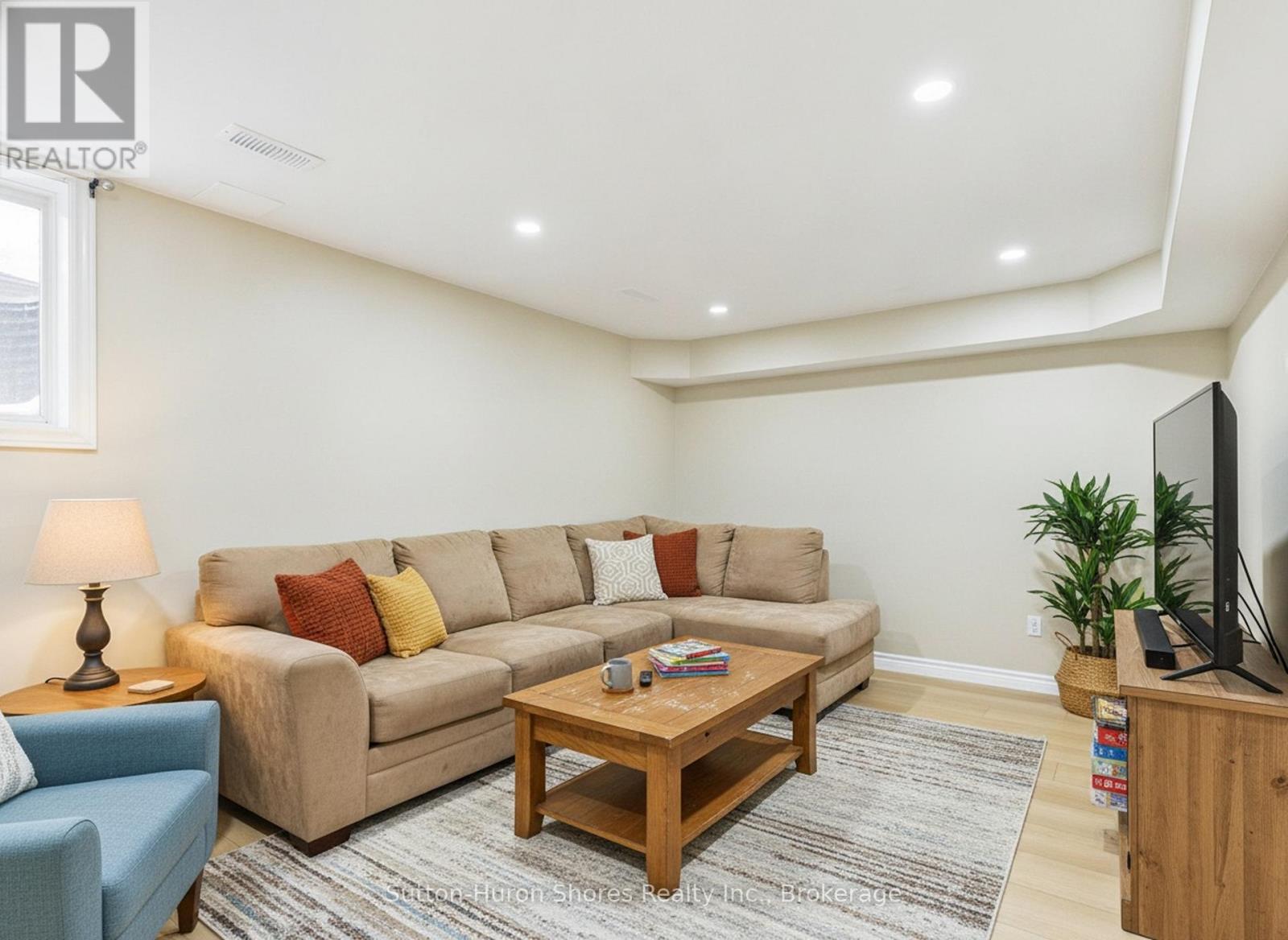 #2 409 JOSEPH STREET - 6