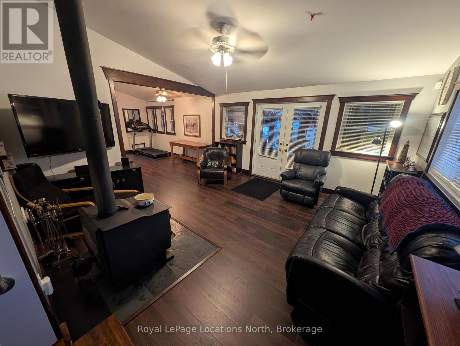 236 PHILLIPS STREET S - 23