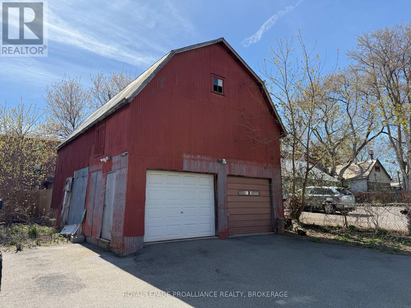 118 EAST STREET E - 32