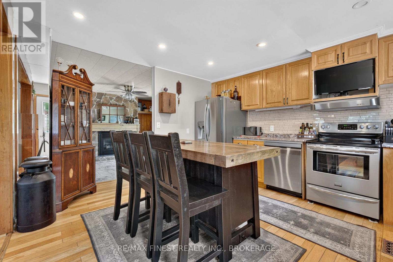 2270 MCIVOR ROAD - 12