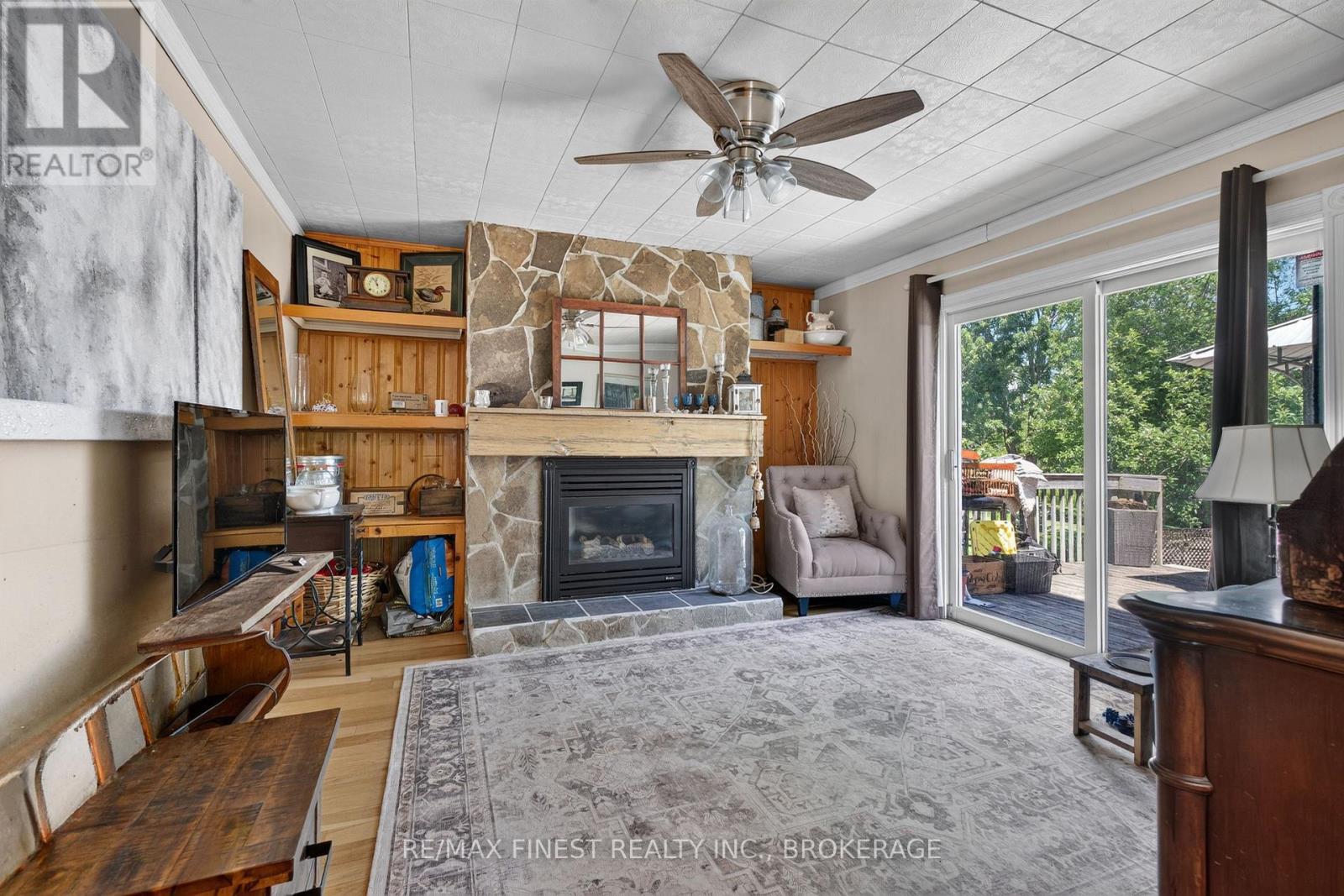 2270 MCIVOR ROAD - 16