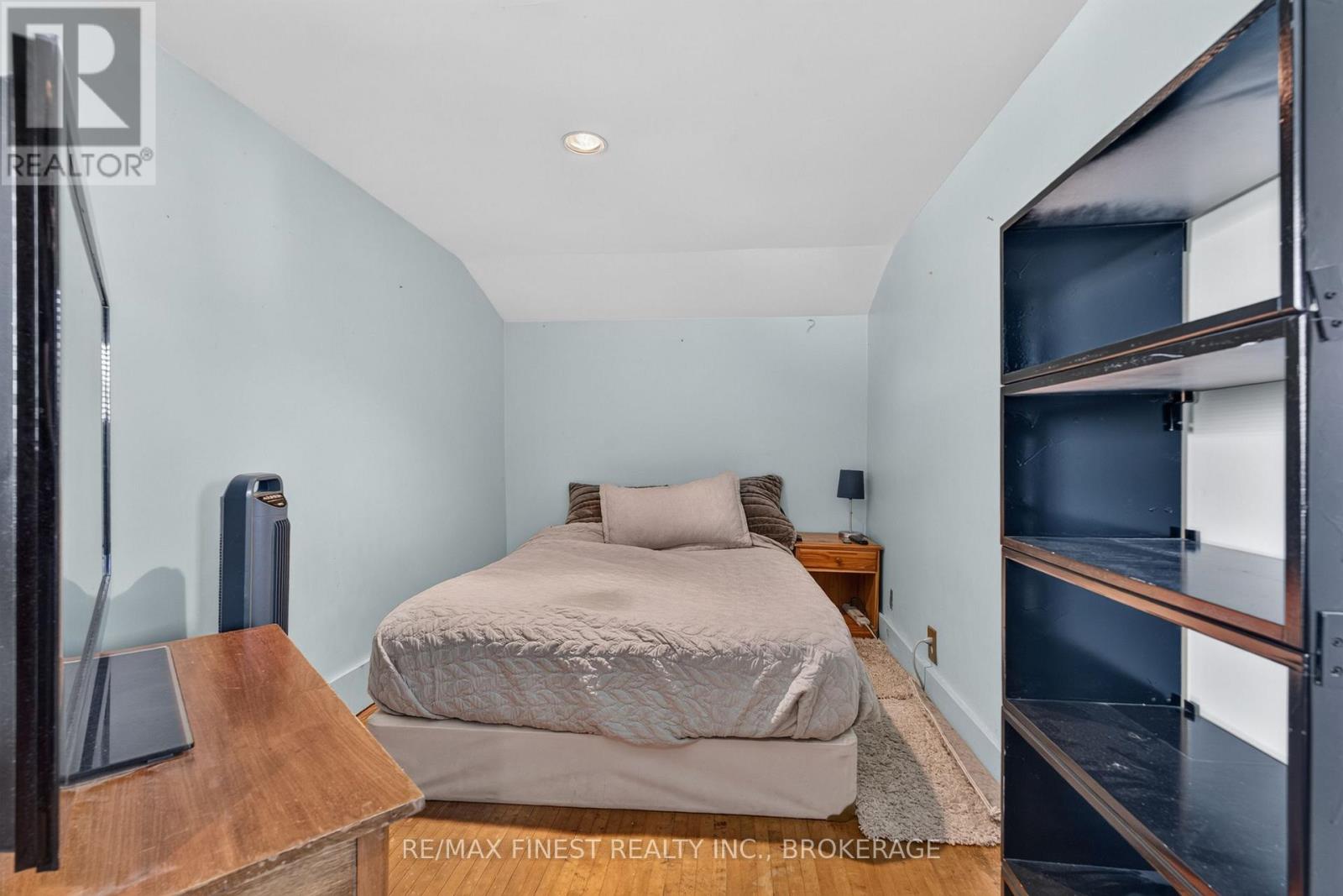2270 MCIVOR ROAD - 23