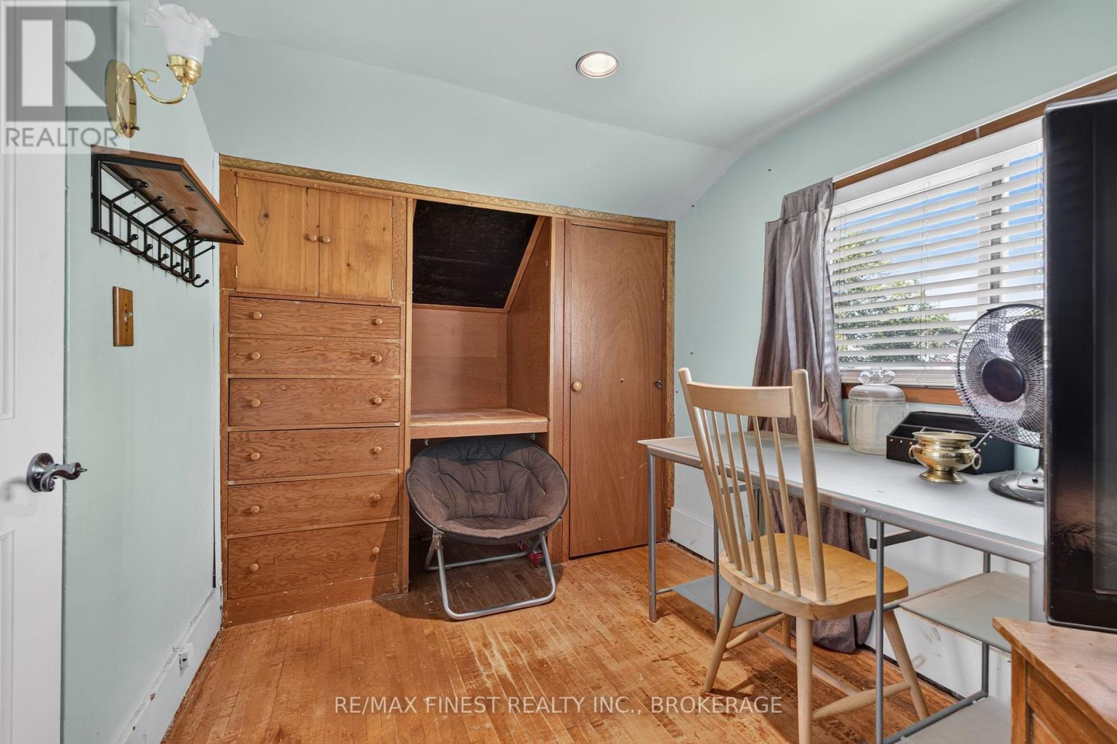 2270 MCIVOR ROAD - 24