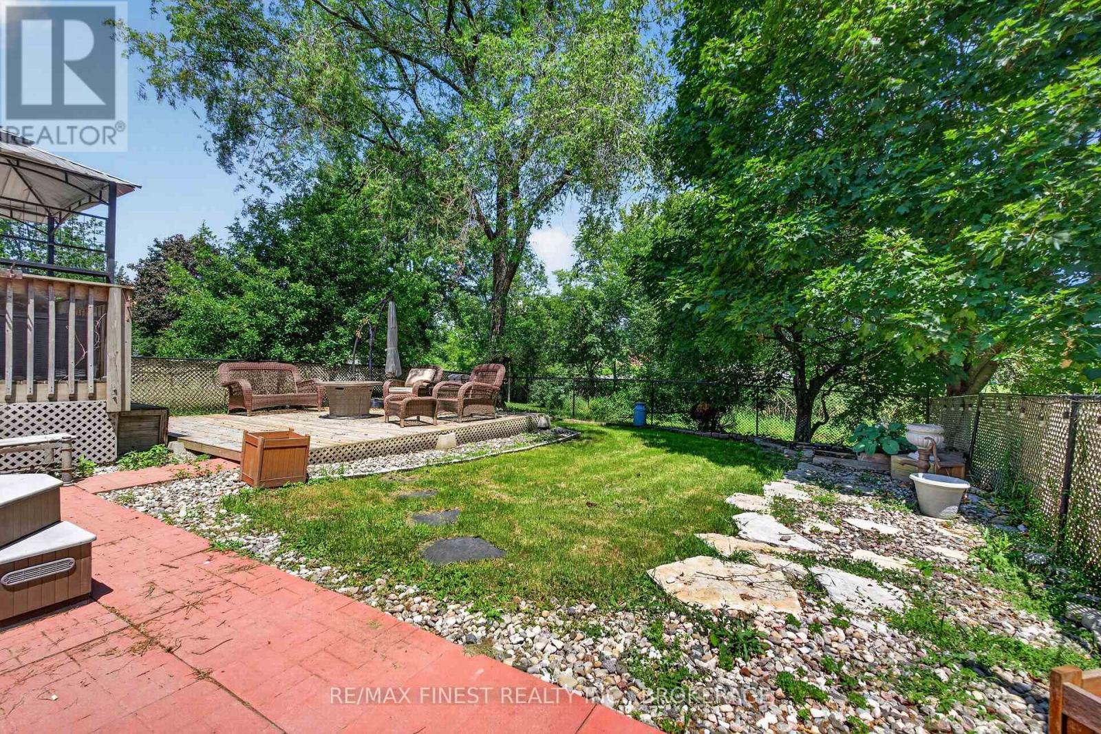 2270 MCIVOR ROAD - 26