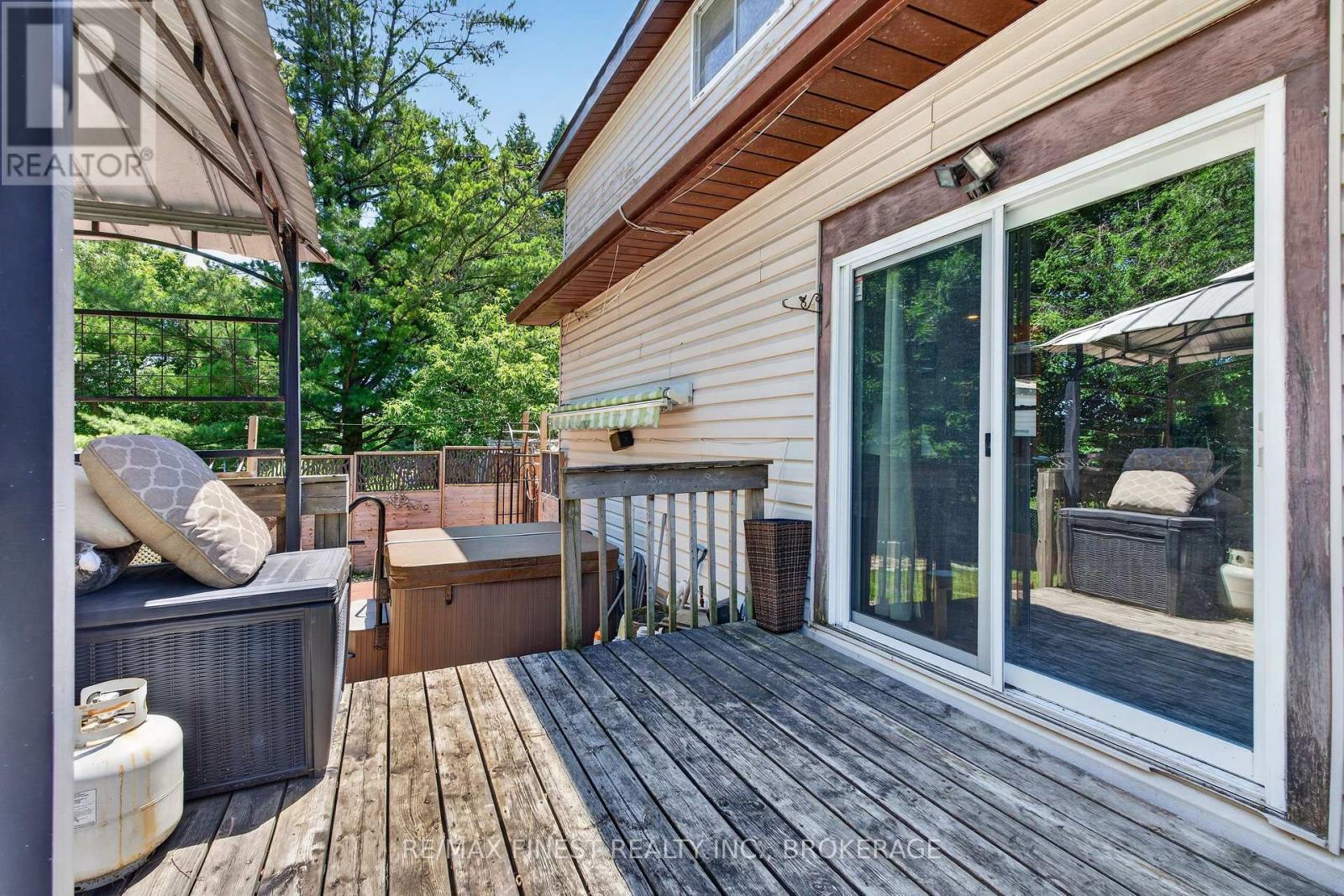 2270 MCIVOR ROAD - 30