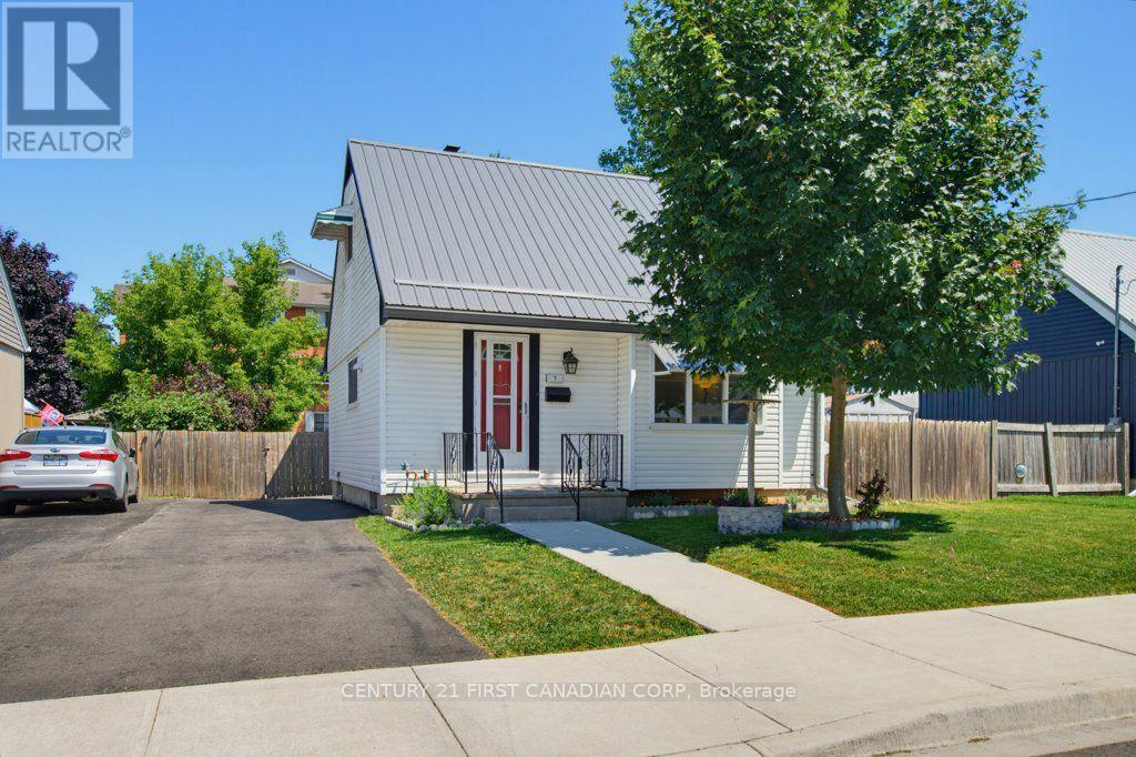 3 PARKSIDE DRIVE - 1