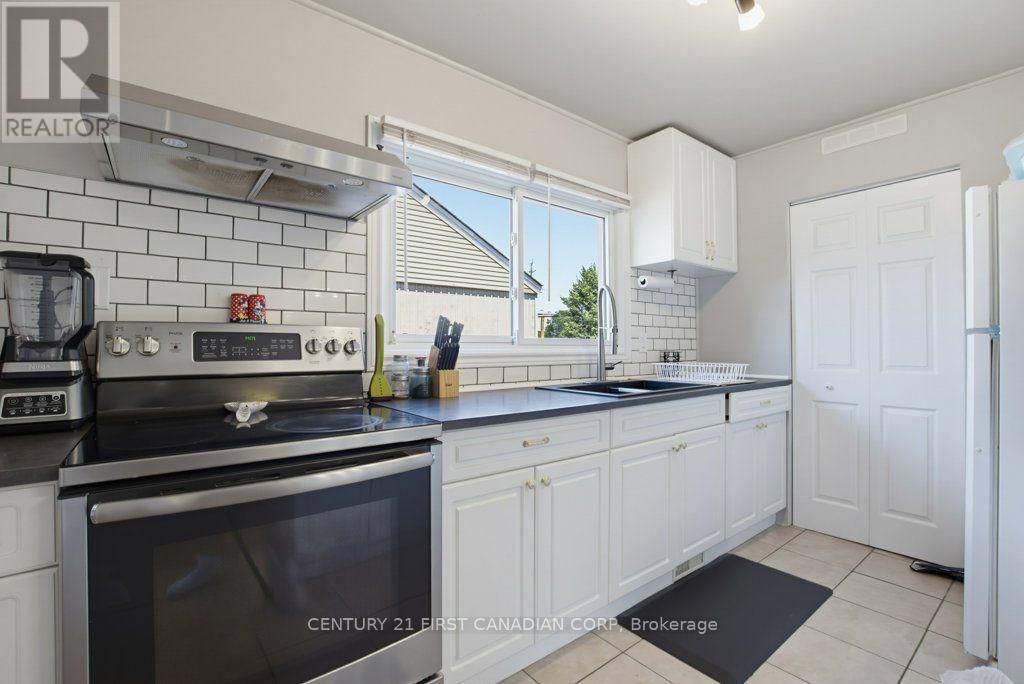 3 PARKSIDE DRIVE - 13