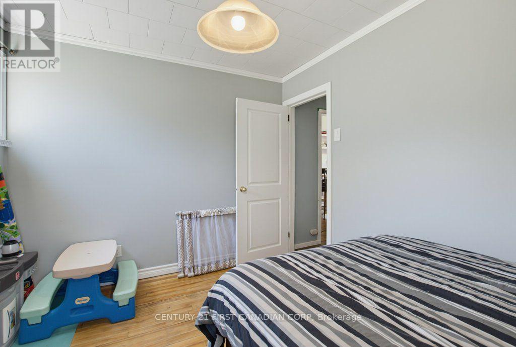 3 PARKSIDE DRIVE - 16