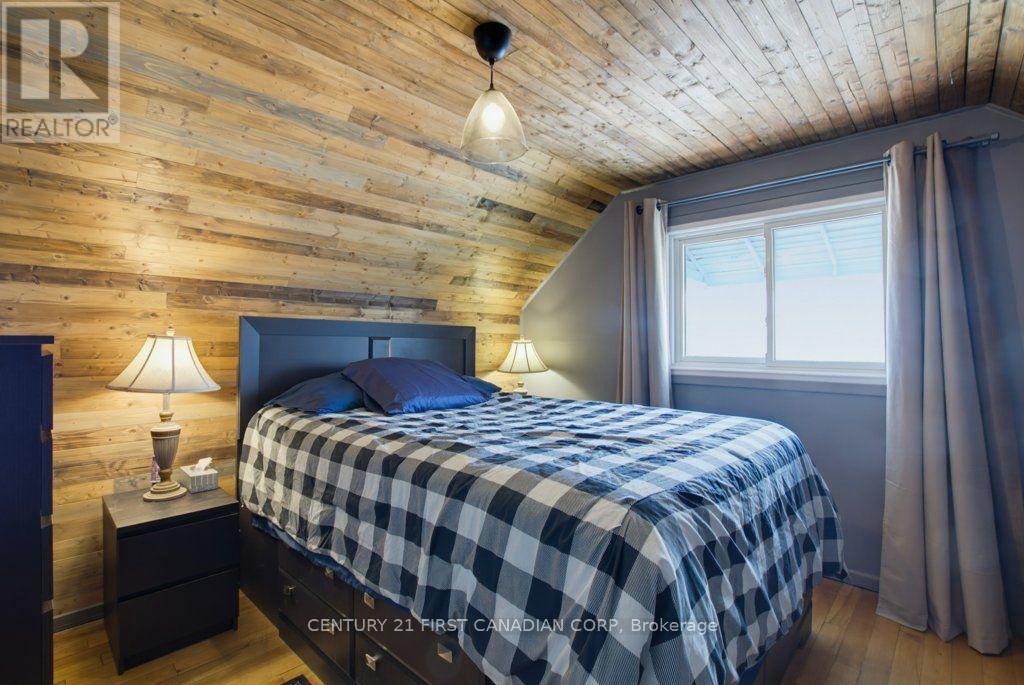 3 PARKSIDE DRIVE - 18