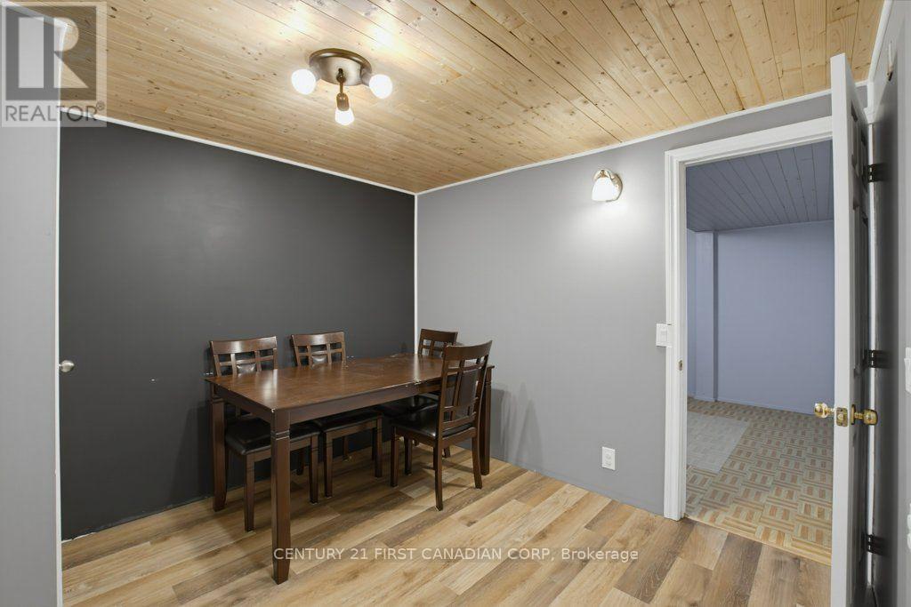 3 PARKSIDE DRIVE - 24