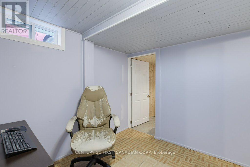 3 PARKSIDE DRIVE - 27