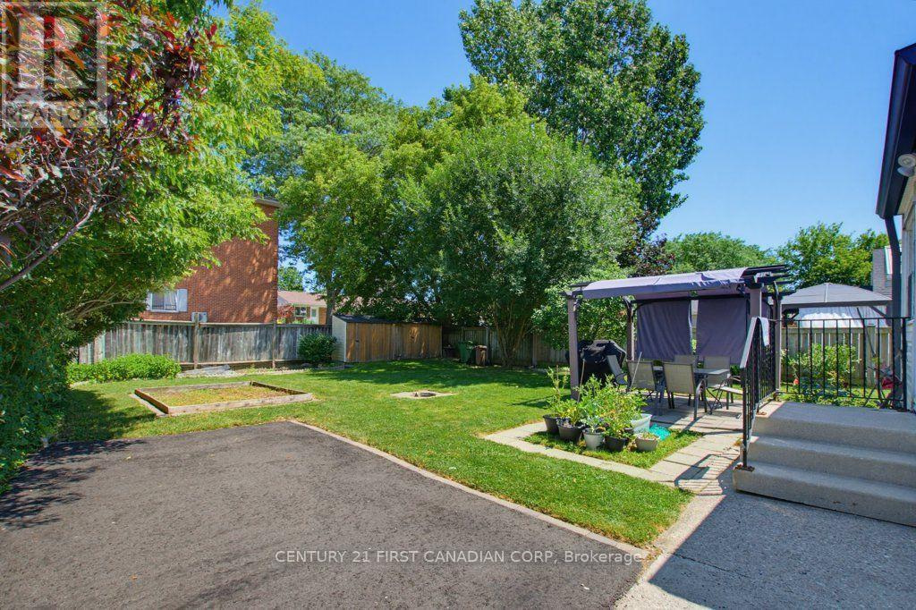 3 PARKSIDE DRIVE - 32