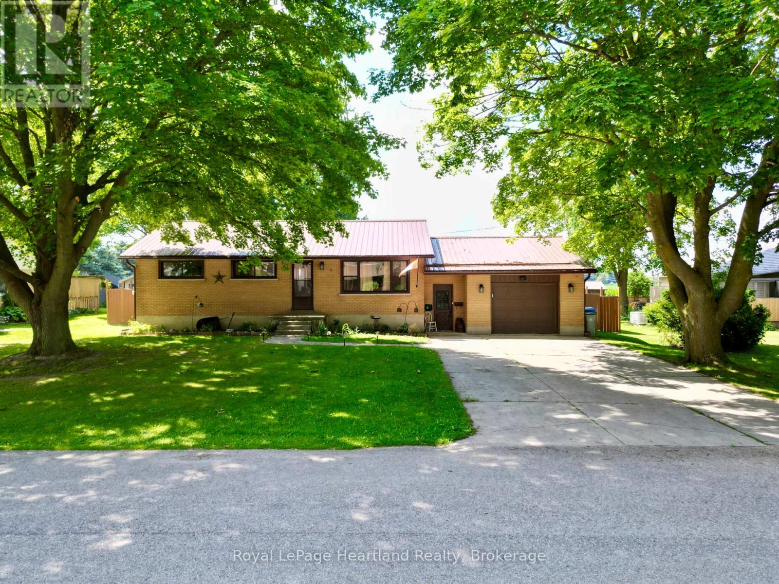 23 YORK CRESCENT - 1
