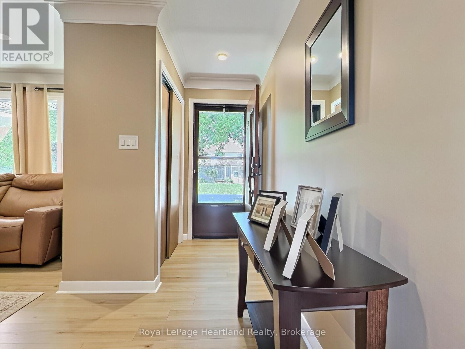 23 YORK CRESCENT - 16