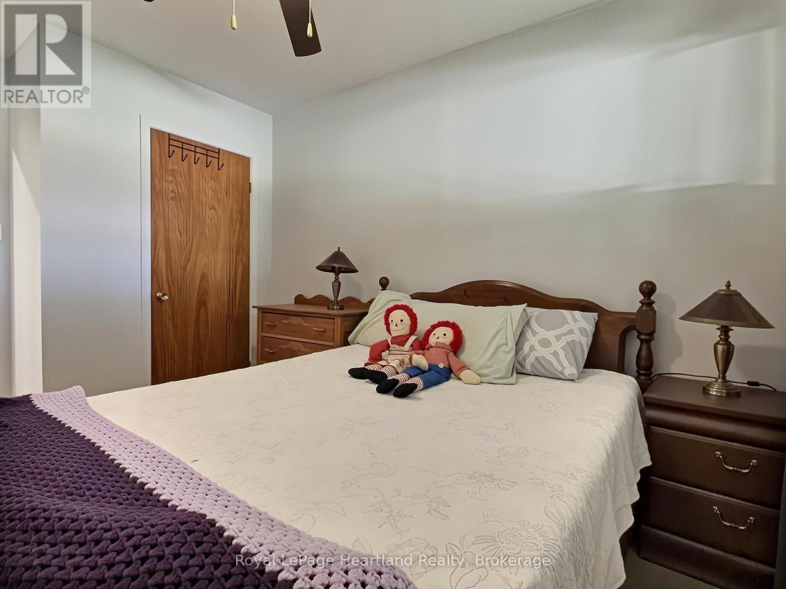23 YORK CRESCENT - 18