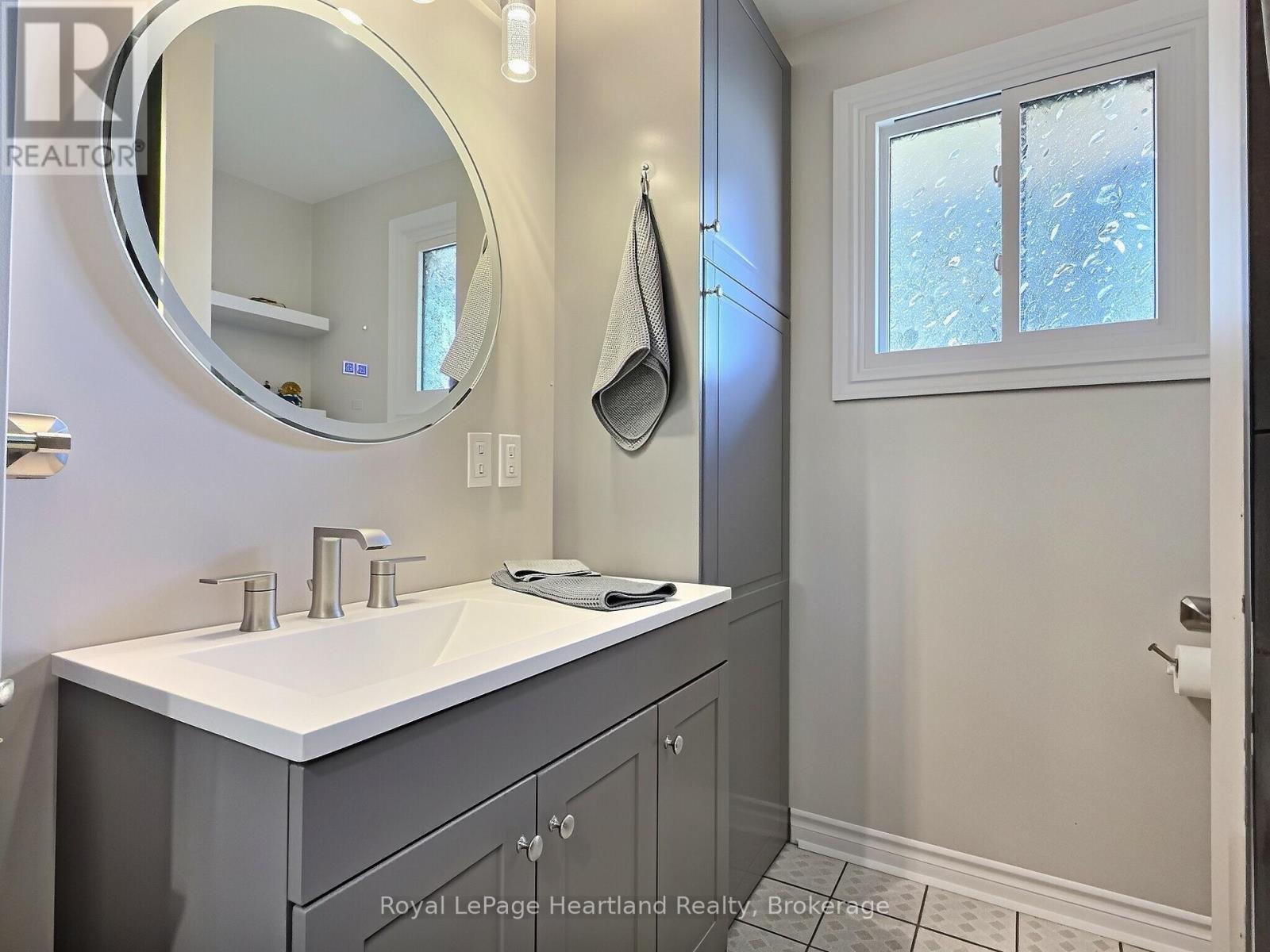 23 YORK CRESCENT - 20