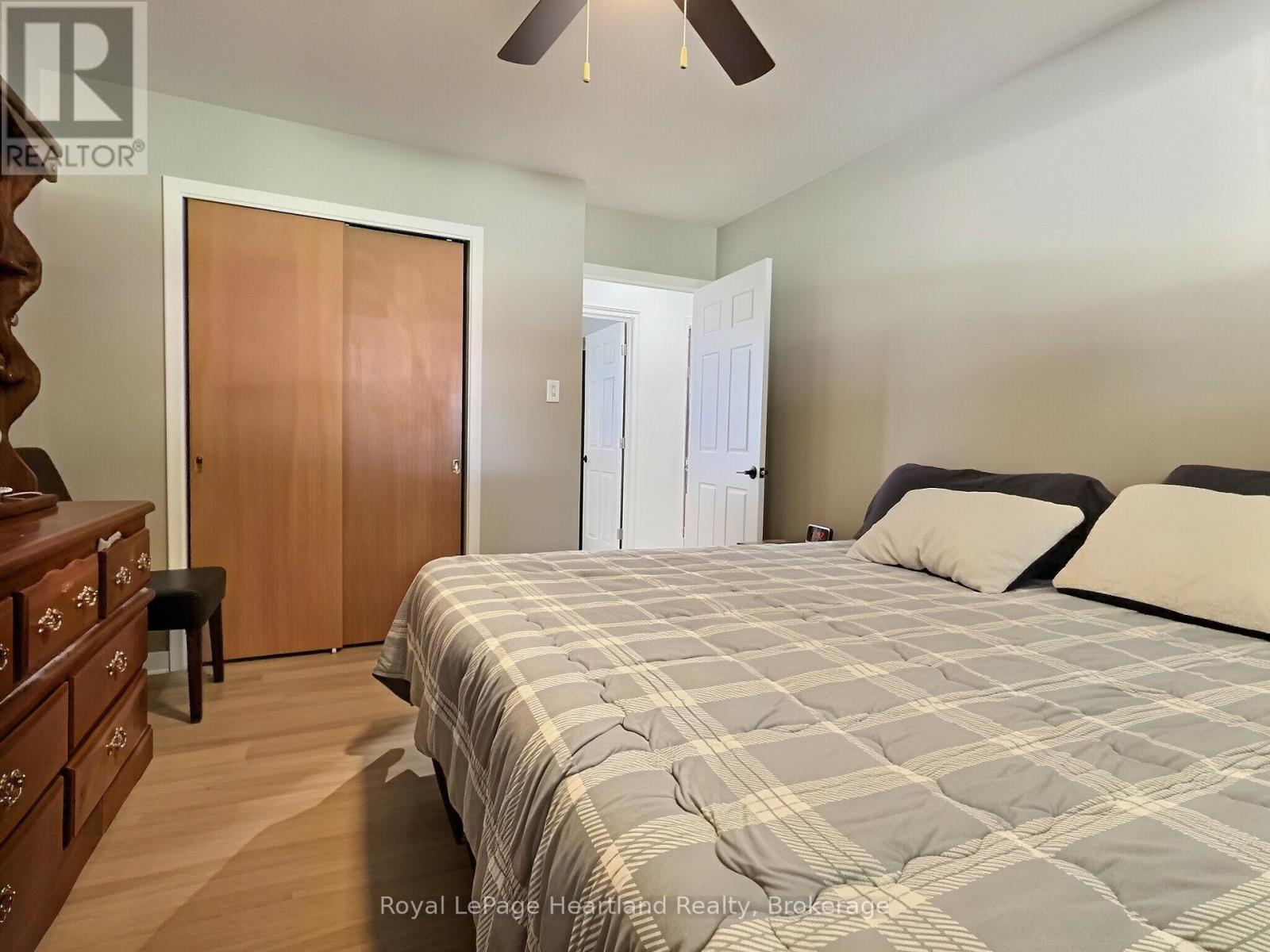 23 YORK CRESCENT - 23