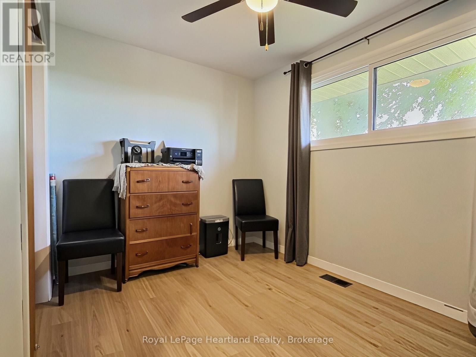 23 YORK CRESCENT - 24