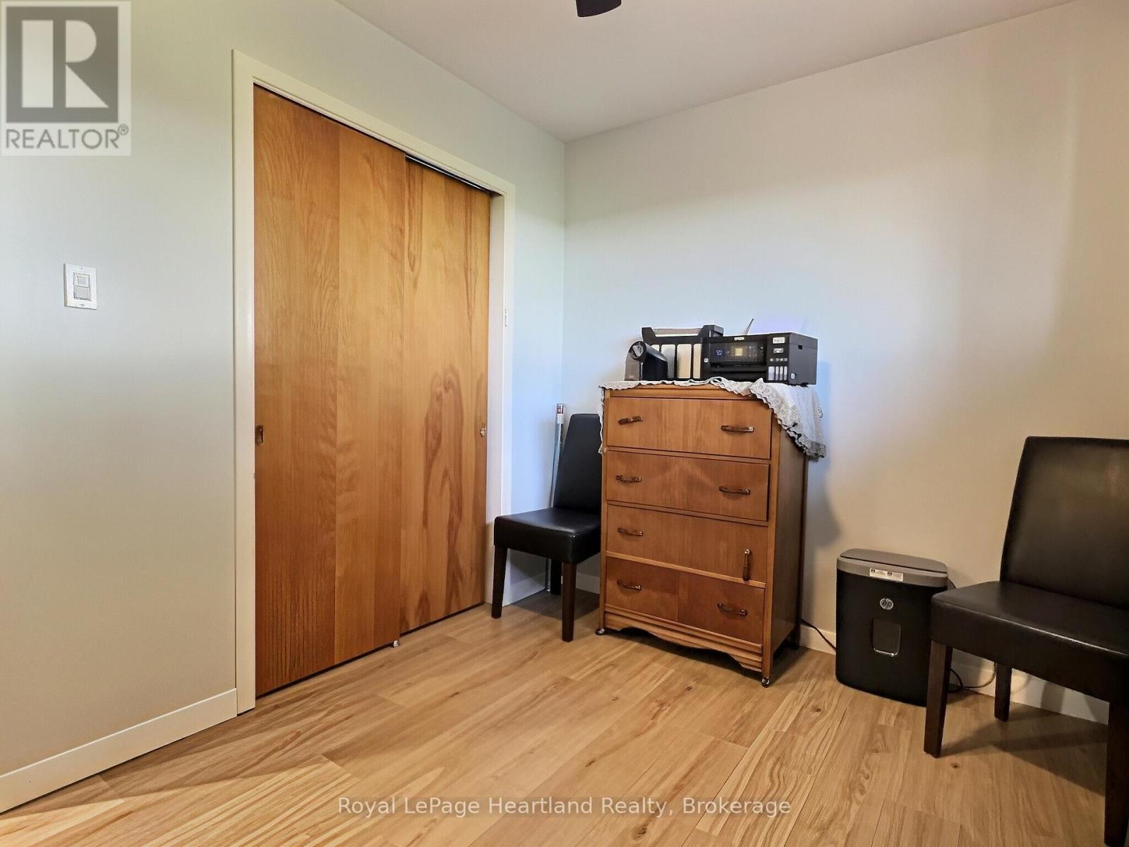 23 YORK CRESCENT - 25