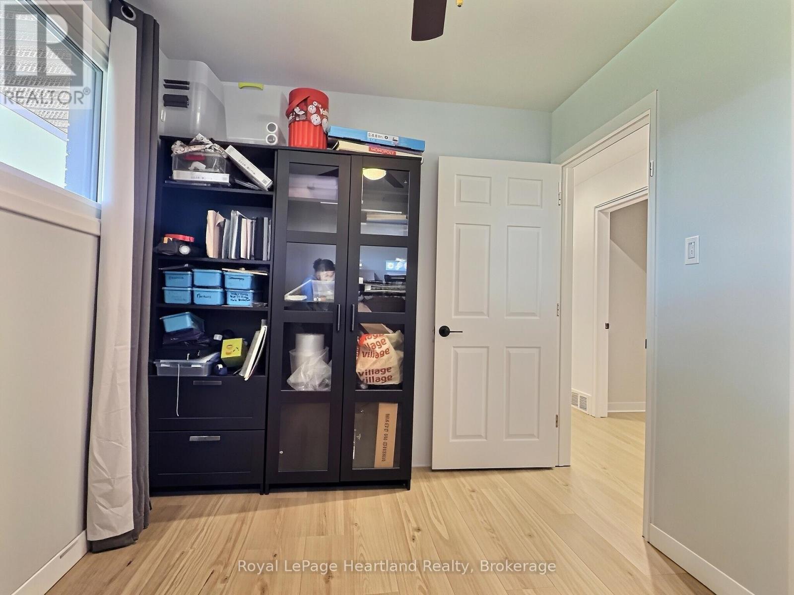 23 YORK CRESCENT - 26