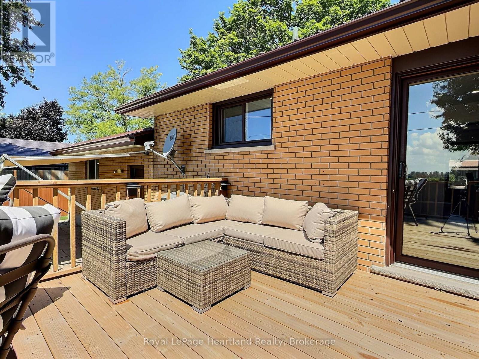 23 YORK CRESCENT - 41