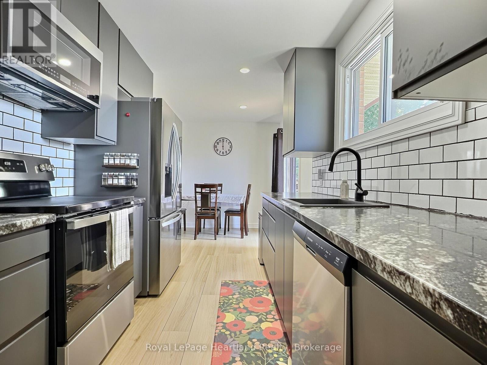 23 YORK CRESCENT - 7