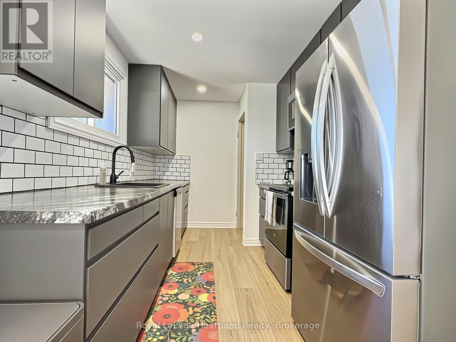 23 YORK CRESCENT - 9
