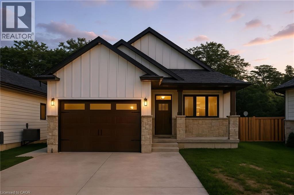 9 MACNEIL Court - 1