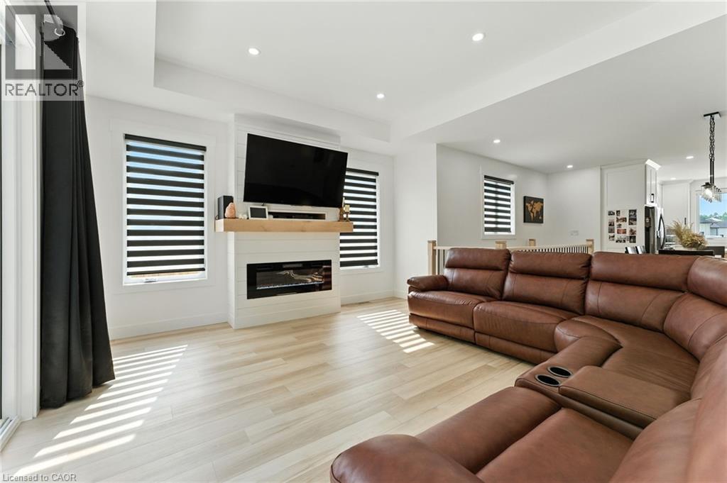 9 MACNEIL Court - 12
