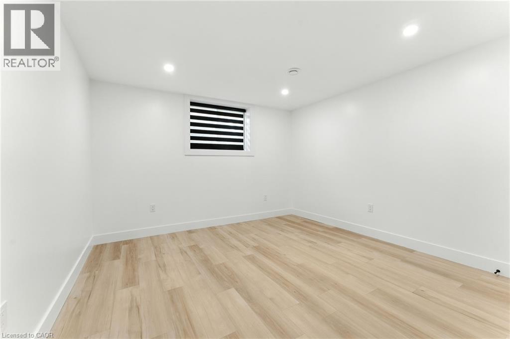 9 MACNEIL Court - 29