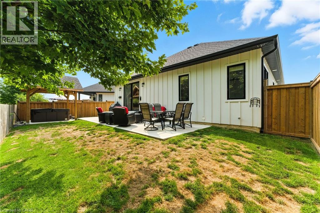 9 MACNEIL Court - 34